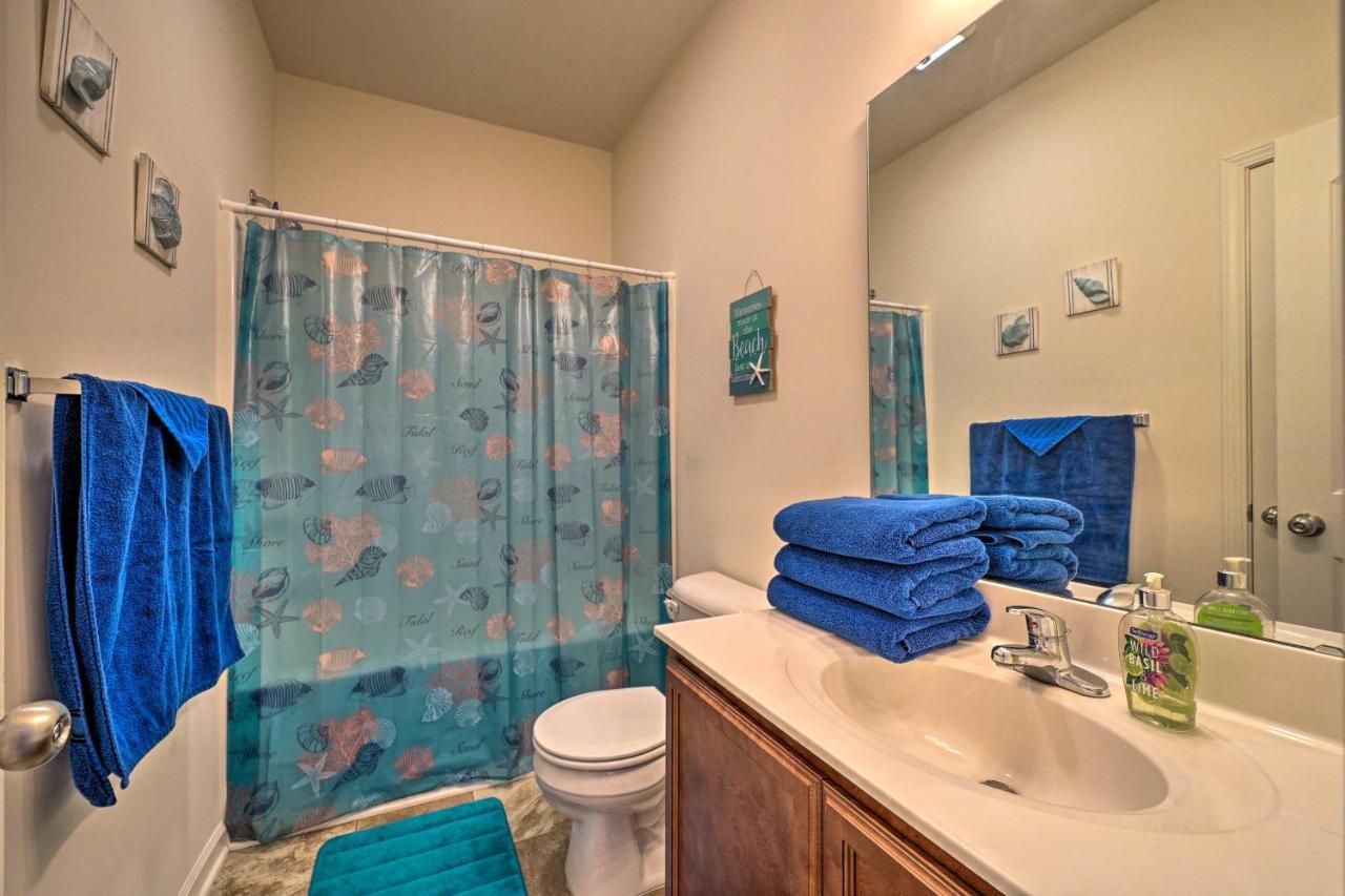 קרולינה ביץ' Modern Coastal Condo With Patio 1 Mi To Beaches! מראה חיצוני תמונה