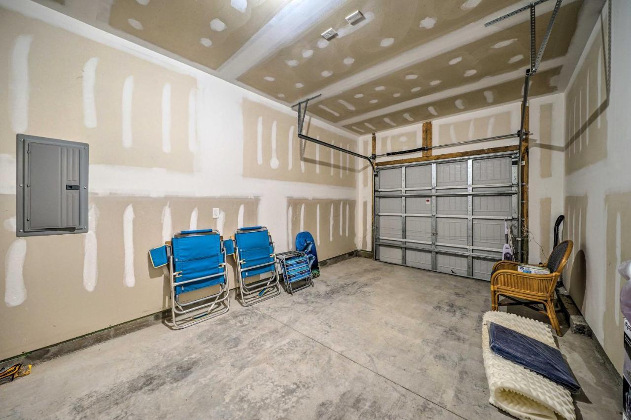 קרולינה ביץ' Modern Coastal Condo With Patio 1 Mi To Beaches! מראה חיצוני תמונה