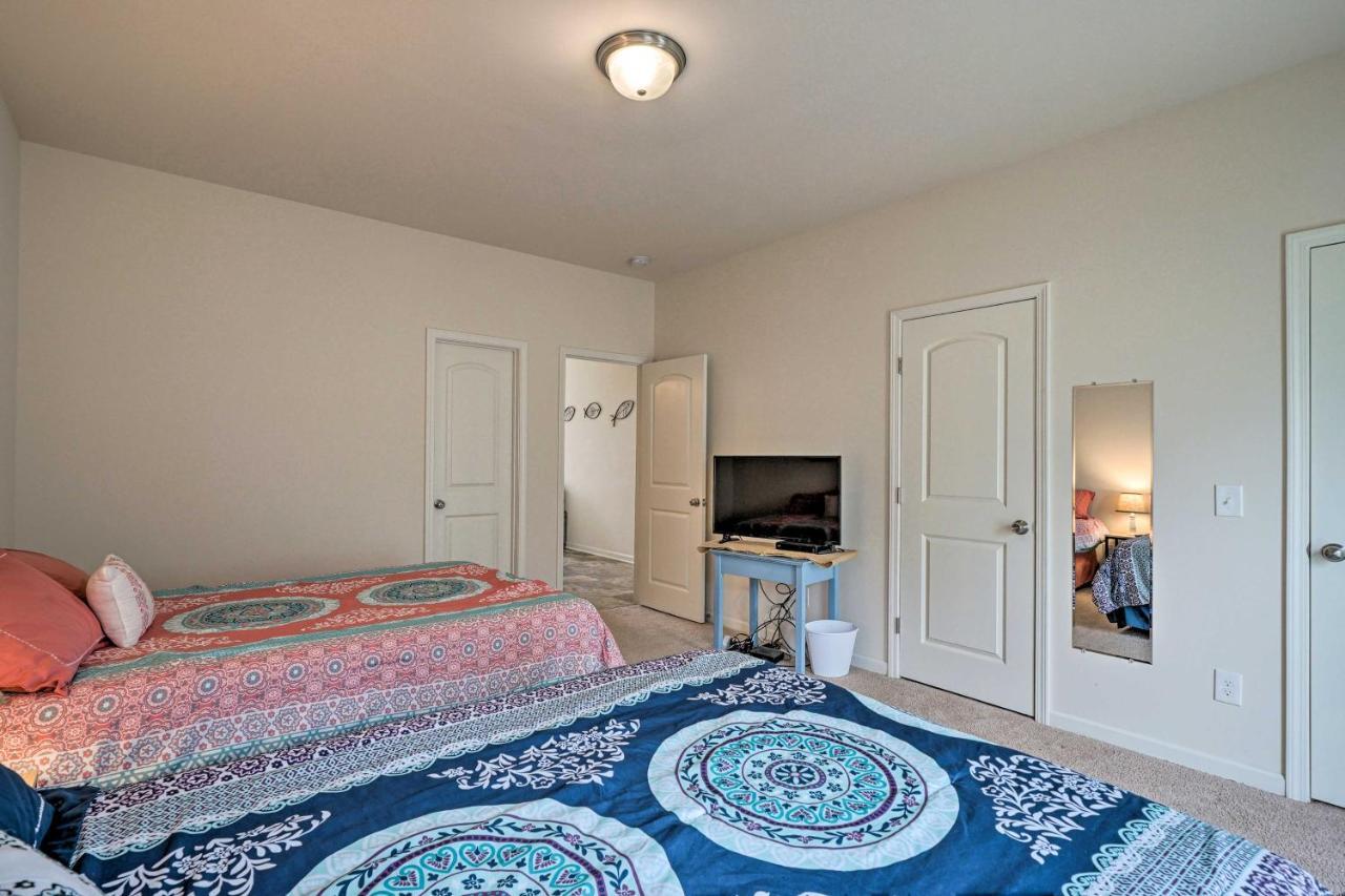 קרולינה ביץ' Modern Coastal Condo With Patio 1 Mi To Beaches! מראה חיצוני תמונה