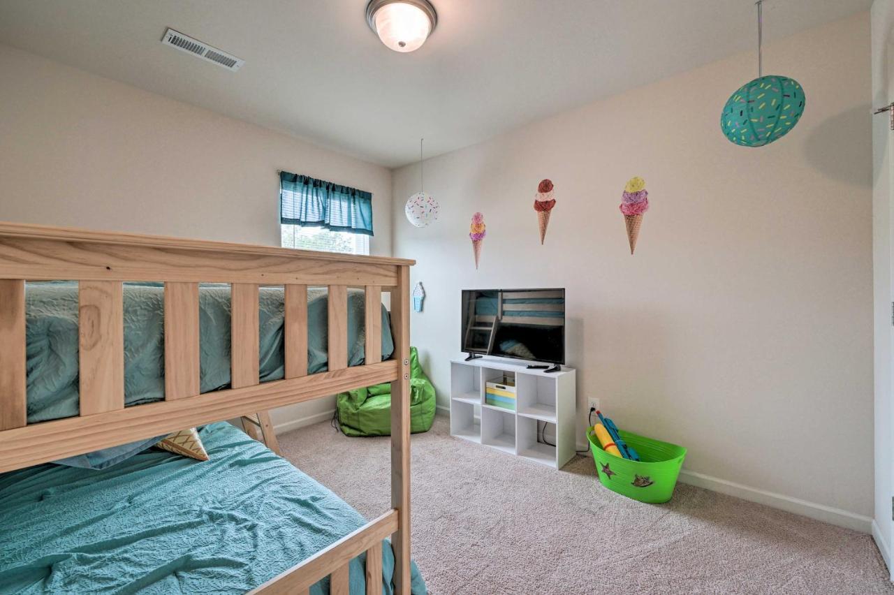 קרולינה ביץ' Modern Coastal Condo With Patio 1 Mi To Beaches! מראה חיצוני תמונה