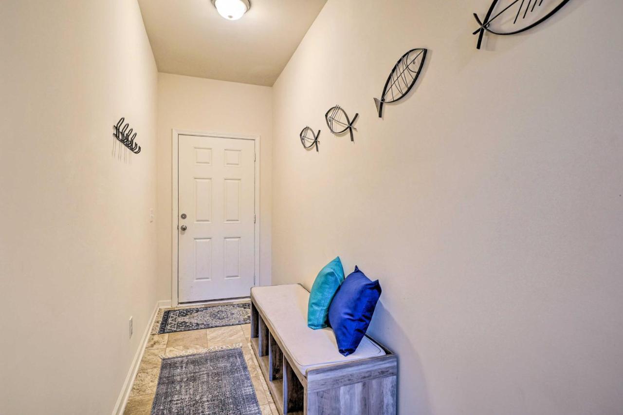 קרולינה ביץ' Modern Coastal Condo With Patio 1 Mi To Beaches! מראה חיצוני תמונה